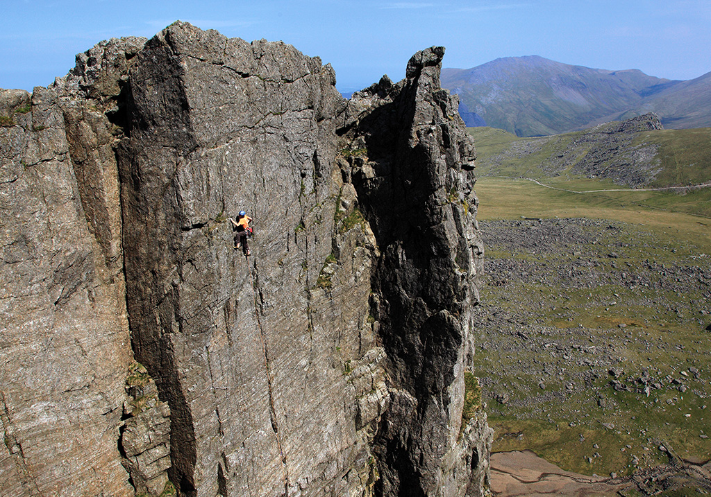 Chris Todd on the superbly positioned top pitch of Shrike (E2 5c). Photo: © Mike Hutton / www.mikehuttonimages.com
