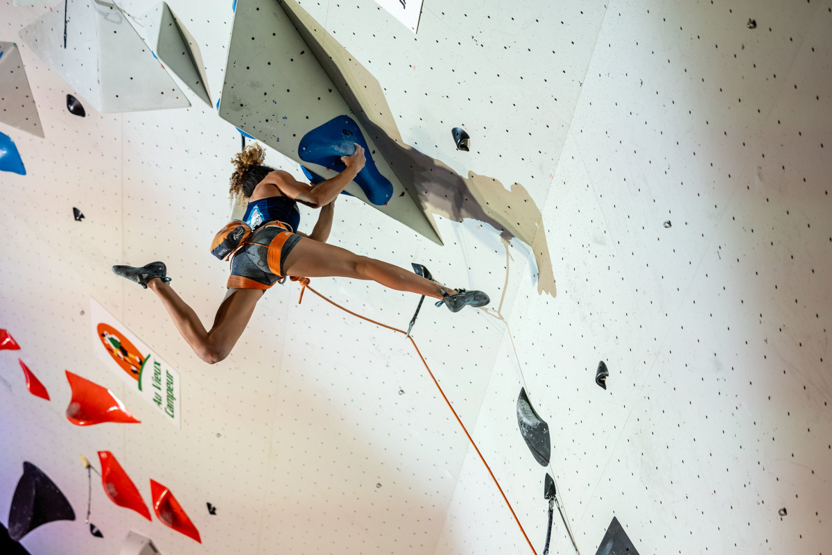 Molly Thompson-Smith climbing in the finals coming 5th overall. Photo: Jan Virt / IFSC
