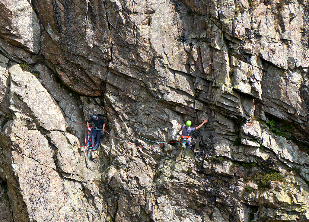 Climbers on the traverse of Gordian Knot (VS 4c), White Ghyll Crag. Photo: © David Simmonite