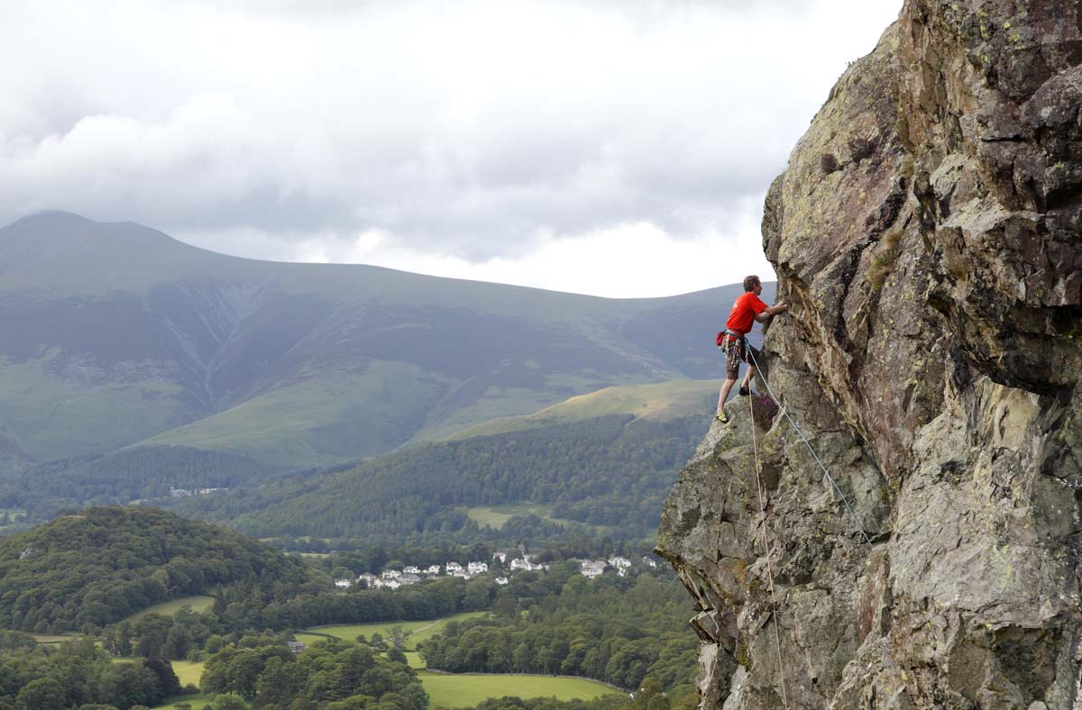 Trevor Suddaby high on Hedera Grooves (VS 4c),Lower Falcon Crag. Photo: © David Simmonite