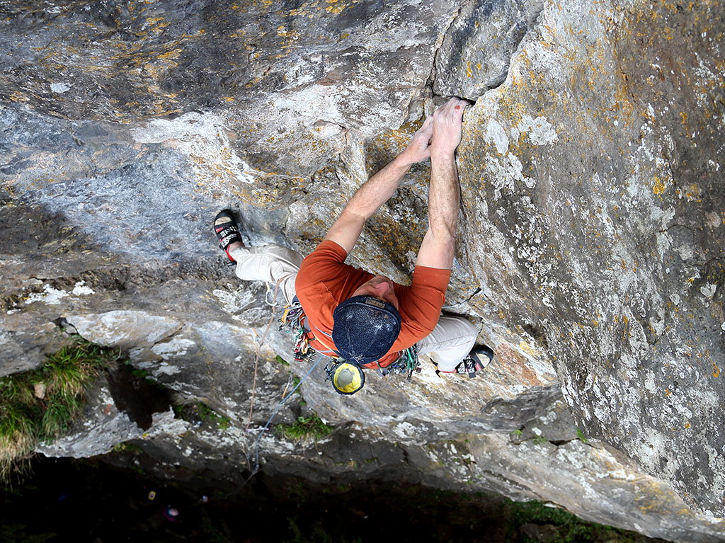 After a bold start, and having climbed out of the shadows, Tony Penning reaches the well-protected upper groove of Zulu (E2 5c) situated on the Right-Hand Crag. Photo: © David Simmonite
