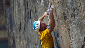 Siebe Vanhee Flashes Muy Caliente (E9 6c) in Pembroke, Wales.
