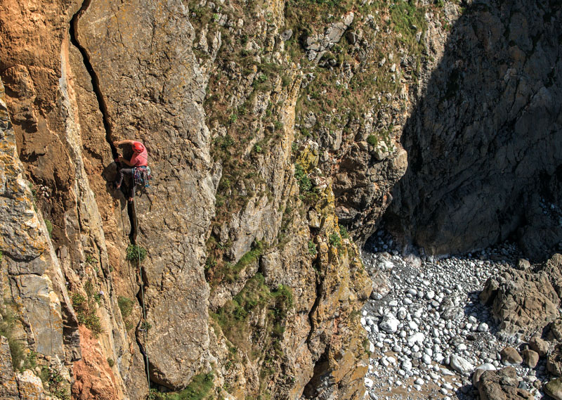 David Simmonite making his way up the off-width crack on the second pitch. Photo by Eddie Gianelloni