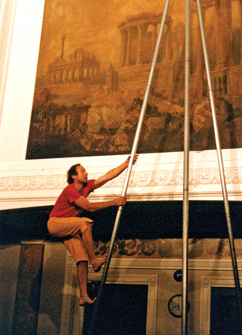 Ed Drummond performing on his tripod. Photo: Ian Smith