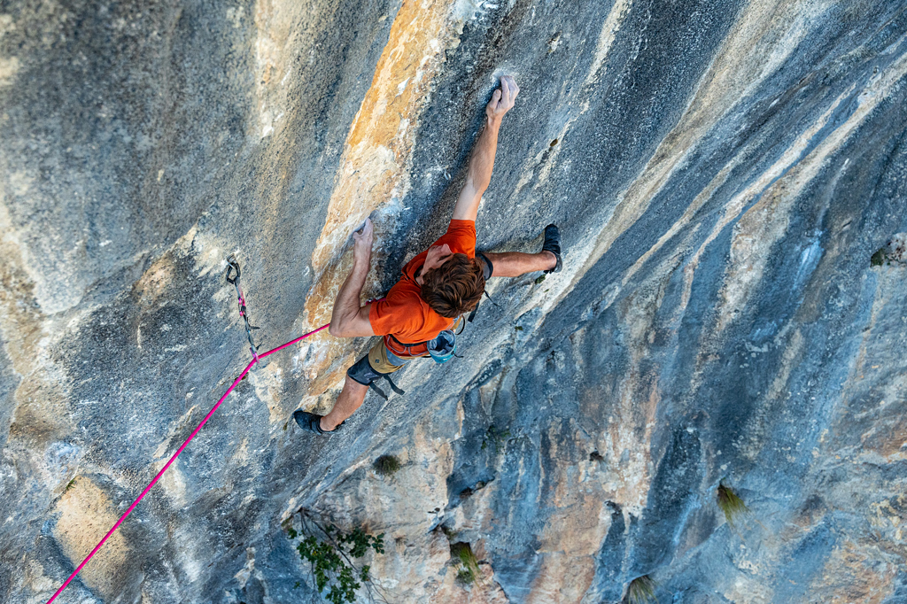 Seb Bouin repeating Lapsus (F9b). Photo: Clarisse Bompard