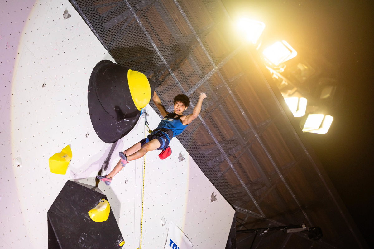 Sorato Anraku taking the Koper win. Photo: Jan Virt/IFSC.