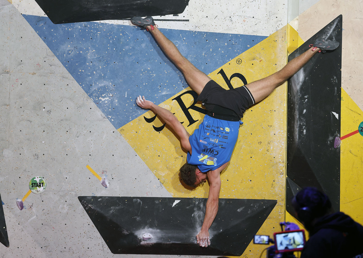 Yannick Flohe on men's 2 - the mindblowing upside down fun of the 'cartwheel' problem - in the final. Photo: © David Simmonite