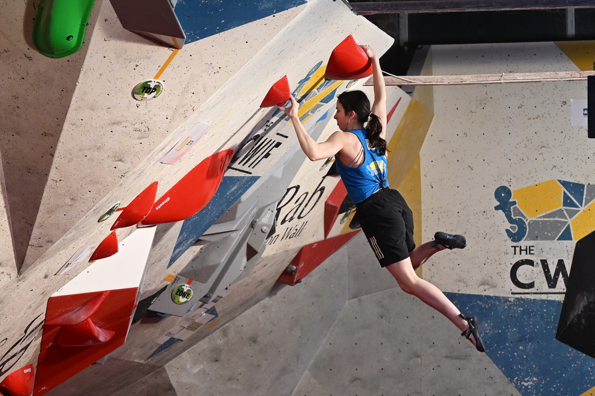 Fae MacDougall finishing the finals strong with the third of three flashes in the finals. Photo: Keith Sharples