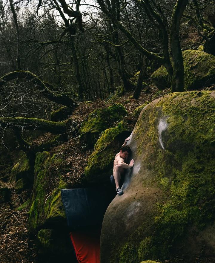 Jim Pope "sloper malling" on Cloud Gate. Photo: Jim Pope Instagram