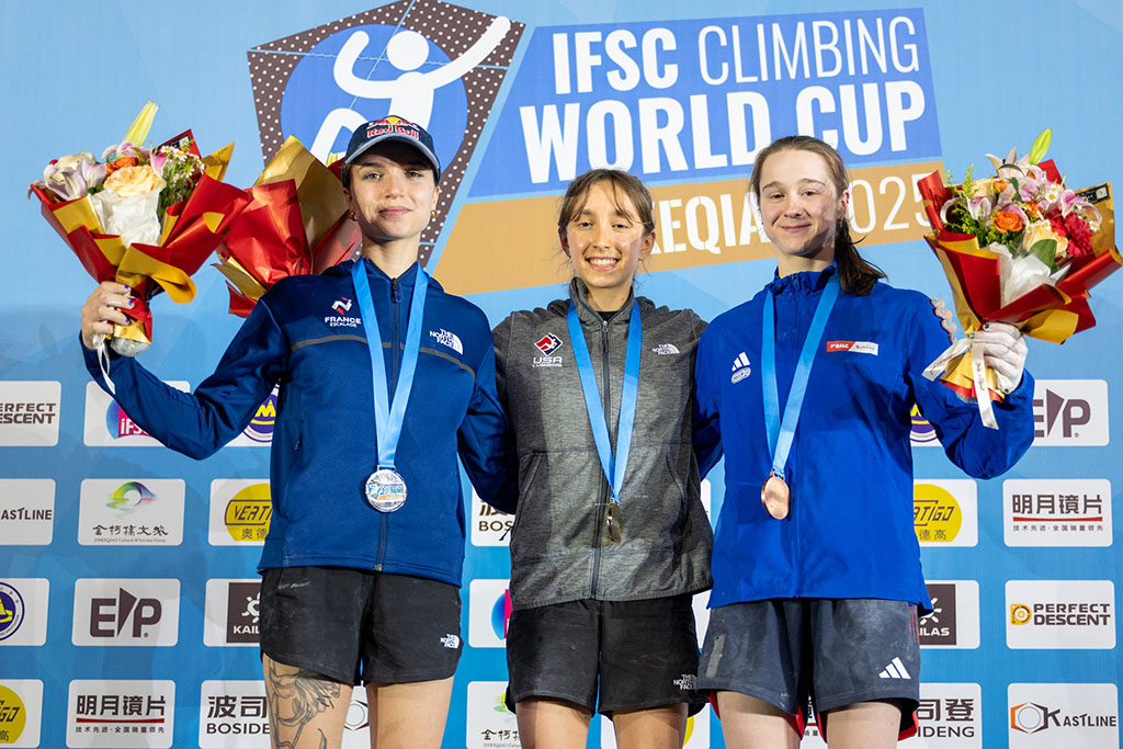 The Women's podium - L to R: Oriane Bertone (FRA), Annie Sanders (USA) and Erin McNeice