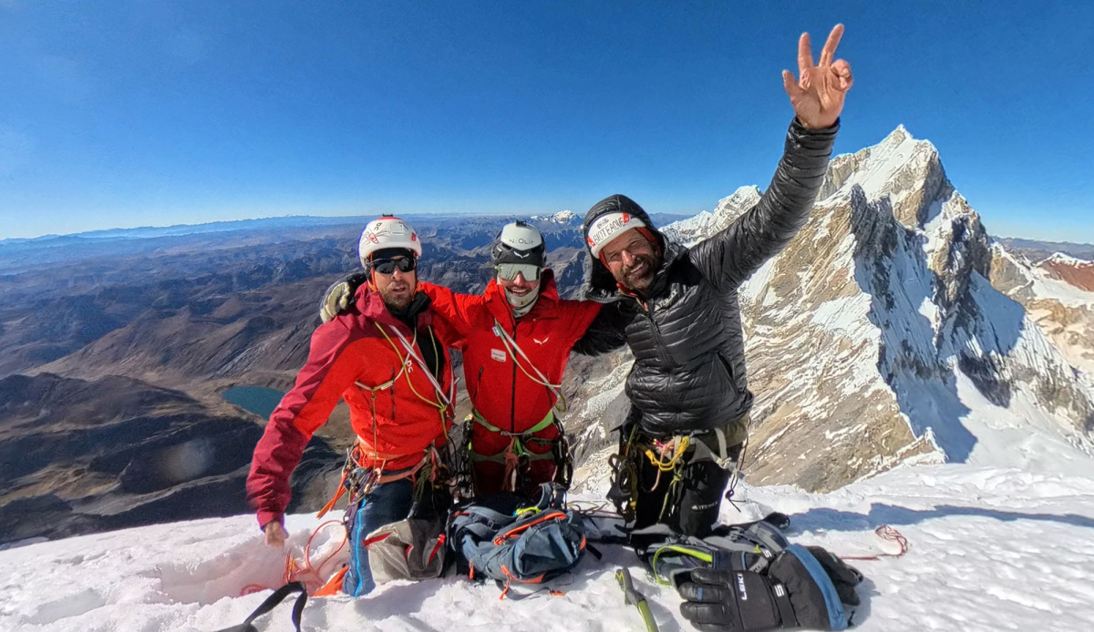 The team on the summit. Photo: © Dani Arnold