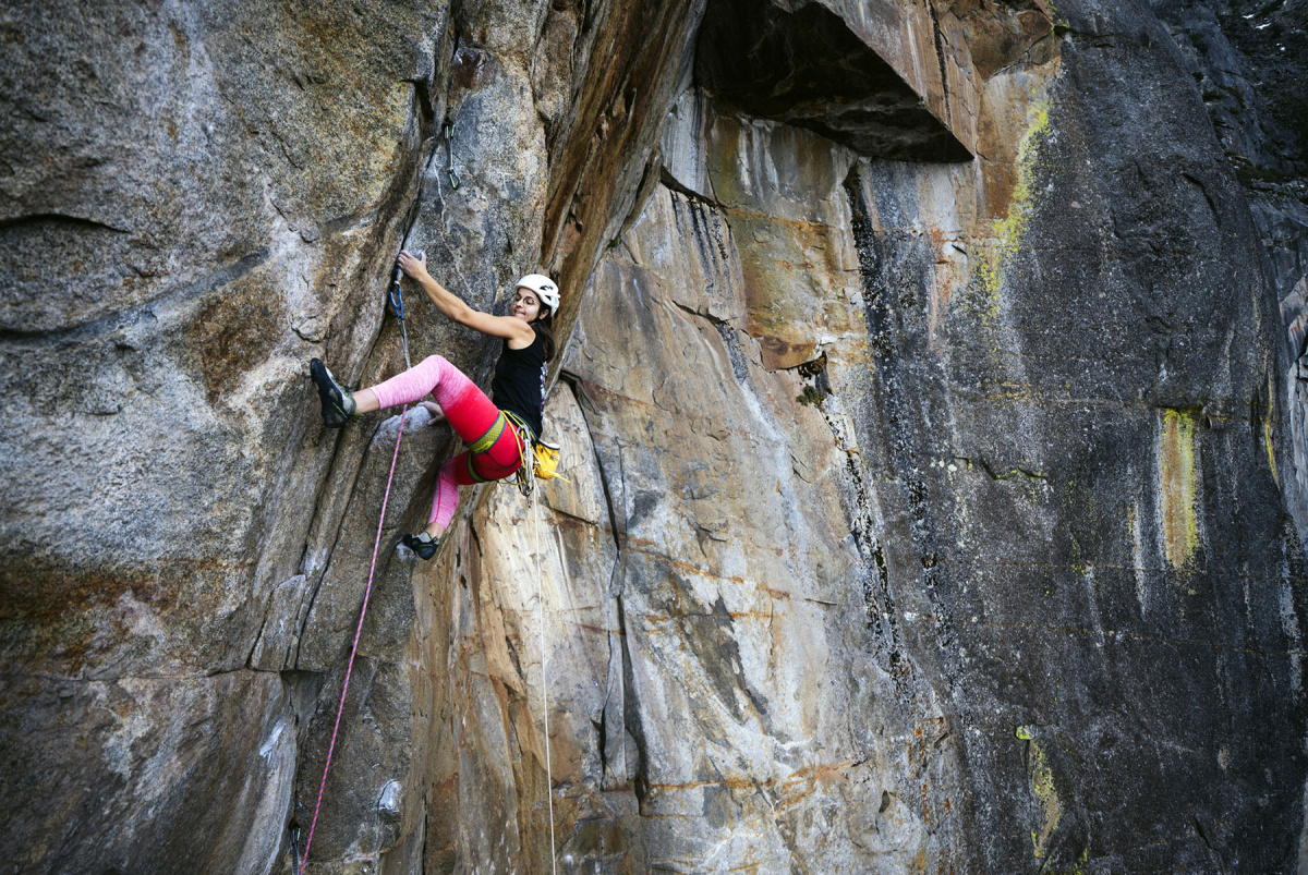 Laura Pineau making the first female ascent of Wet Lycra Nightmare (F8b/5.13d) in Yosemite National Park, USA. Photo: Miya Tsudome