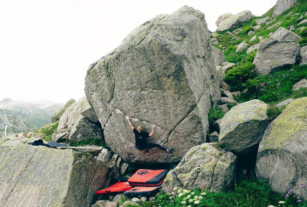 Lucia Dörffel climbing Hazel Grace (stand start) (Font 8B+). Photo: Elias Arriagada (@Elias.arriagadak)