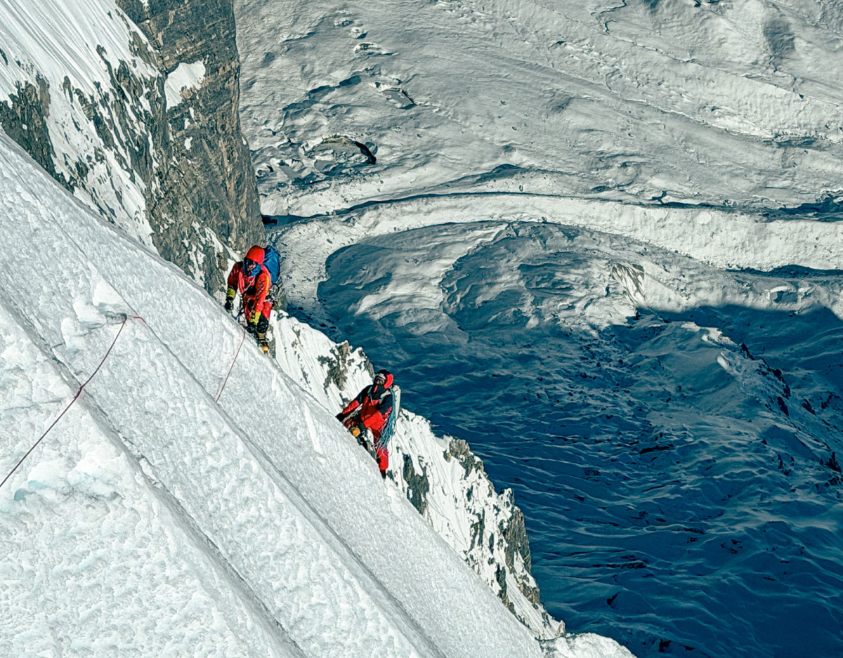 Reaching the last part of the south face of Numbur. Photo: Hervé Barmasse