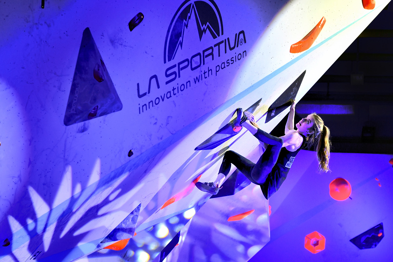 Hannah Slaney, Plywood Master for three years in a row, flashing W2. Photo: Keith Sharples