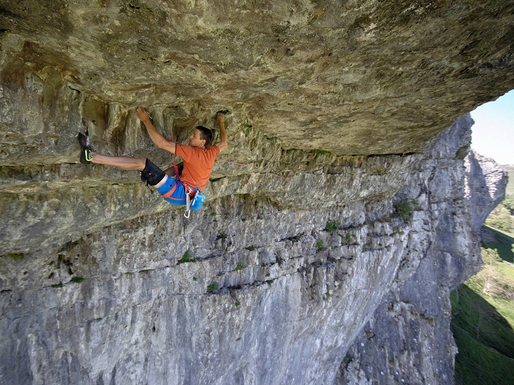Ally Smith climbing Lockdown Fatigue (F8b), Kilnsey. Photo: Marsha Balaeva