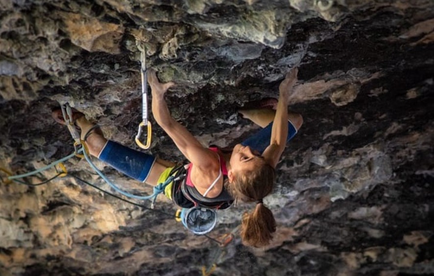 Laura Rogora cranking on Ali Hulk Sit Extension (F9b). Photo: Marco Iacono