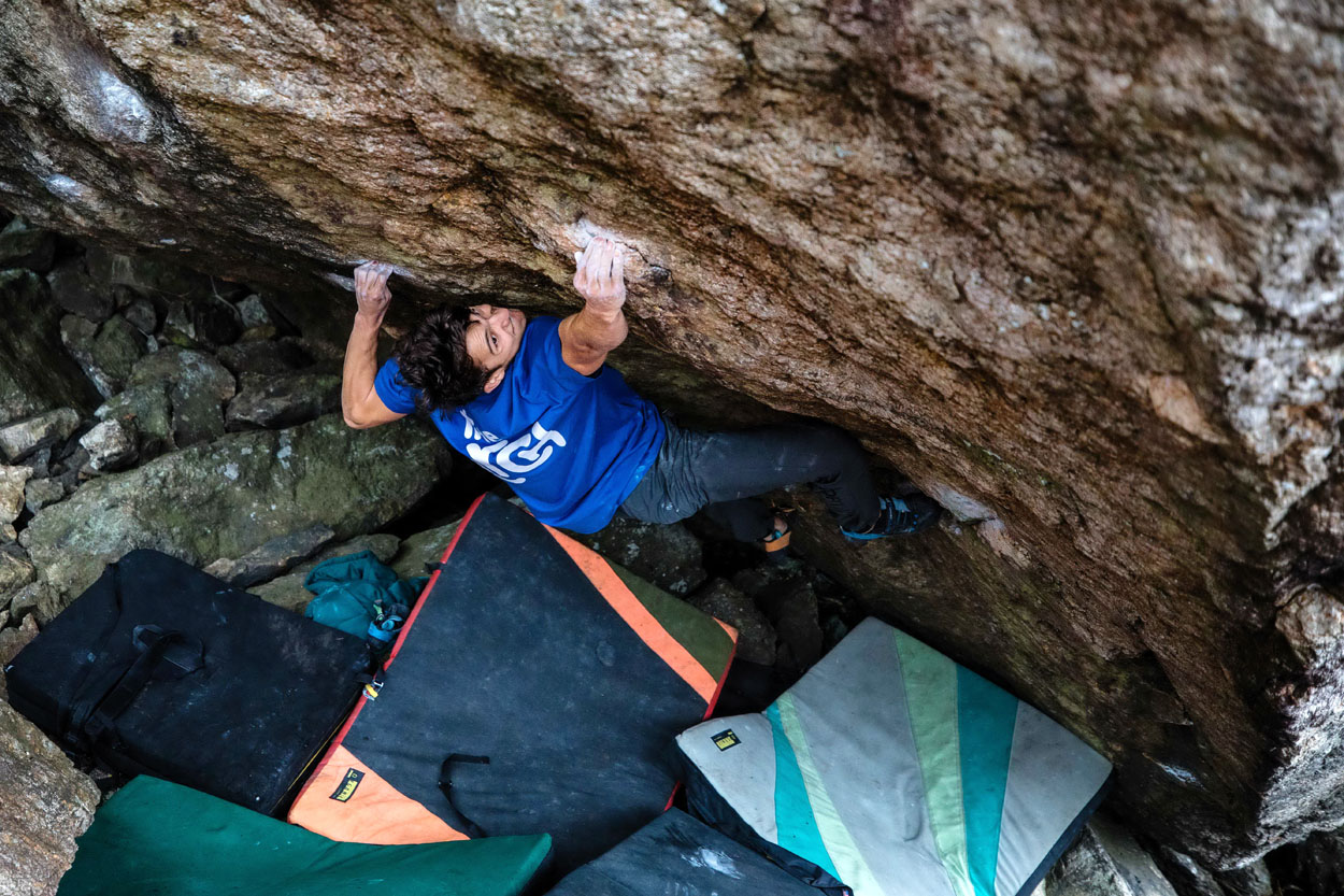 Aidan Roberts on Superpower Font 8c/+. Photo: Sam Pratt