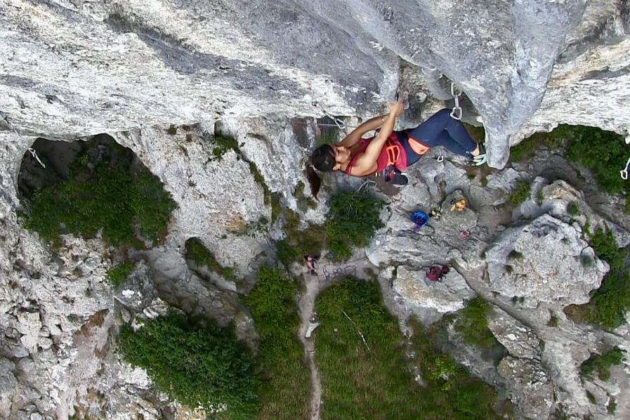 Katherine Choong climbing Helix au pays des Merveilles (F8c+). Photo: Pierre Délas